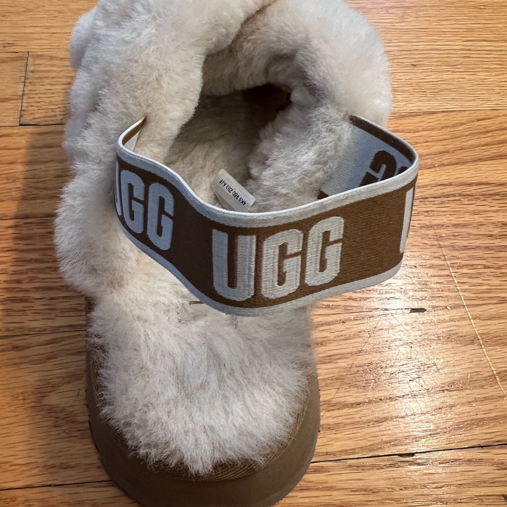UGG Women's Disco Cross Slide slides in a cream and tan - Picture 3 of 6